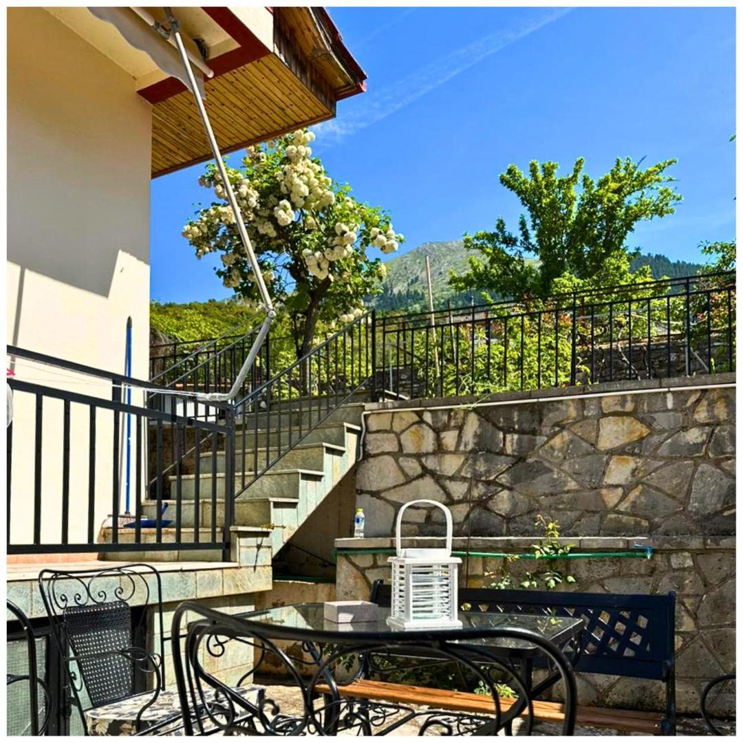 Memories Apartments Μονοκατοικία Στο Καρπενήσι Buitenkant foto